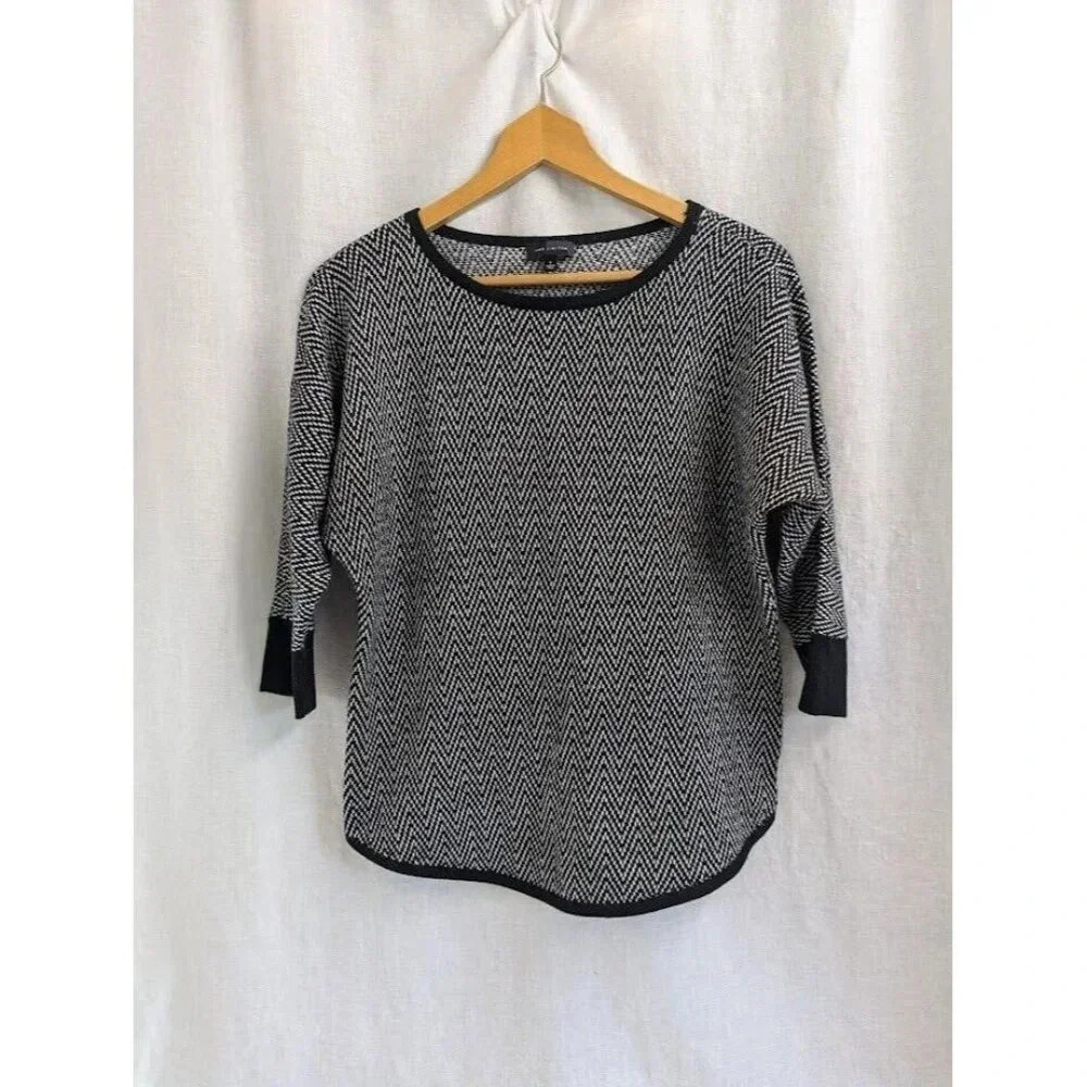 The Limited Black And White Chevron Pullover sweater women's size small SW3